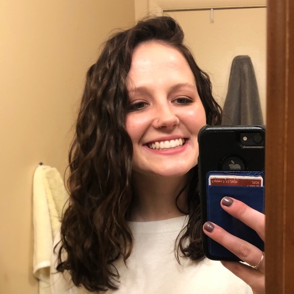 Meet your Posher, Caroline - Picture 1 of 1